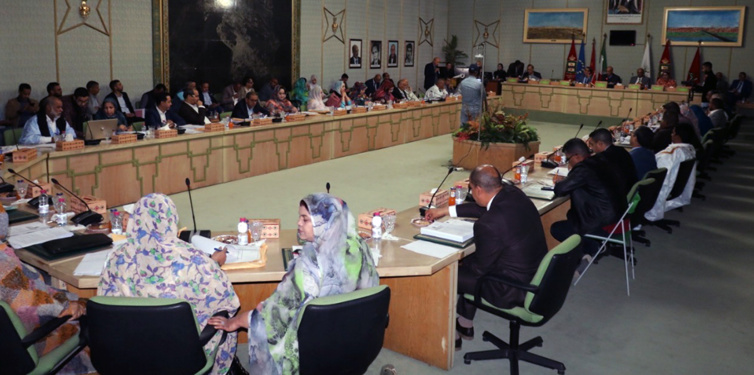 دورة فبراير لمجلس بلدية العيون تصادق على اتفاقيات لإنجاز مشاريع تهم قطاعات اجتماعية حيوية كالصحة والتعليم والشباب دورة فبراير لمجلس بلدية العيون تصادق على اتفاقيات لإنجاز مشاريع تهم قطاعات اجتماعية حيوية كالصحة والتعليم والشباب