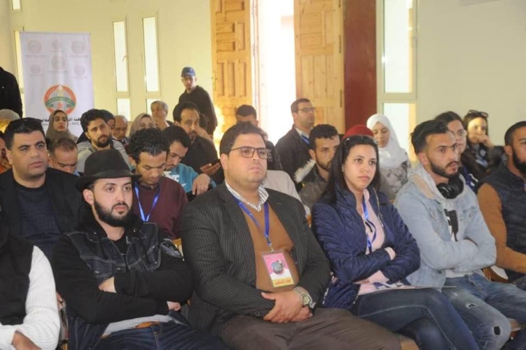 الأخ مولاي أحمد أفيلال يؤطر الشباب حول الفرص التي يقدمها برنامج "انطلاقة" الأخ مولاي أحمد أفيلال يؤطر الشباب حول الفرص التي يقدمها برنامج "انطلاقة"