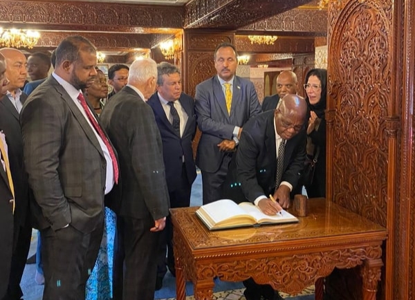 برلمانيو عمرم إفريقيا يترحمون على الروح الطاهرة لجلالة المغفور له الملك محمد الخامس وجلالة المغفور له الملك الحسن الثاني برلمانيو عمرم إفريقيا يترحمون على الروح الطاهرة لجلالة المغفور له الملك محمد الخامس وجلالة المغفور له الملك الحسن الثاني