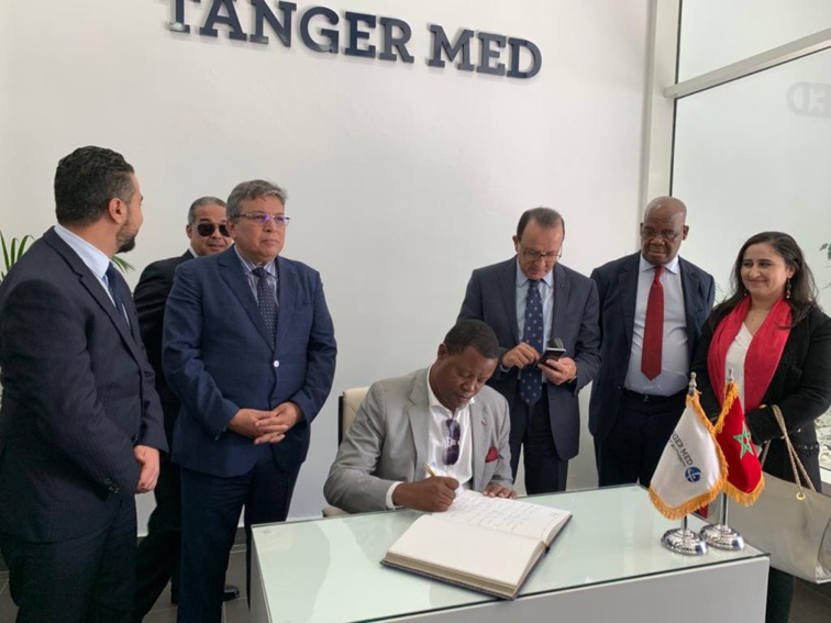 برلمانيو عموم إفريقيا يقومون بزيارة استطلاعية للميناء المتوسطي بطنجة لإطلاعهم على خدمات هذه المعلمة اللوجيستيكية الرائدة 