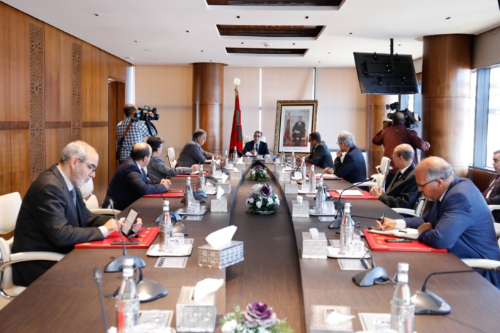 رئيس الحكومة يؤكد حرص الحكومة على اتخاذ كافة التدابير لتحسين الخدمات الصحية وحماية المواطنين من انتشار فيروس كورونا رئيس الحكومة يؤكد حرص الحكومة على اتخاذ كافة التدابير لتحسين الخدمات الصحية وحماية المواطنين من انتشار فيروس كورونا