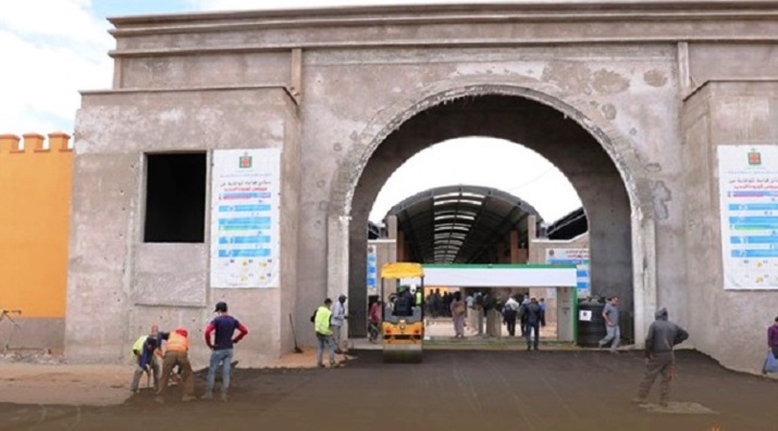 جماعة العيون تواصل مشاريع توسيع وتعبيد وتهيئة الطرق لتحسين جودة الخدمات بالمدينة جماعة العيون تواصل مشاريع توسيع وتعبيد وتهيئة الطرق لتحسين جودة الخدمات بالمدينة