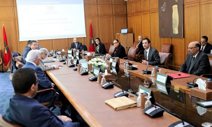 لجنة اليقظة الاقتصادية تناقش حصيلة عملية صرف التعويضات المالية وتقر تدابير إضافية تهم الأفراد والمقاولات لجنة اليقظة الاقتصادية تناقش حصيلة عملية صرف التعويضات المالية وتقر تدابير إضافية تهم الأفراد والمقاولات