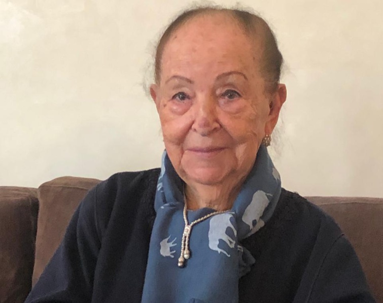 الأخ نزار بركة يقدم واجب العزاء للأسرة الكريمة للحاج محمد حكم في وفاة زوجته الحاجة أمينة حكم الأخ نزار بركة يقدم واجب العزاء للأسرة الكريمة للحاج محمد حكم في وفاة زوجته الحاجة أمينة حكم