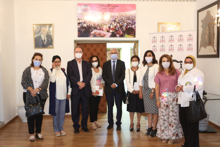 الأخ نزار بركة خلال استقباله لوفد عن ائتلاف "المناصفة دابا" يؤكد انخراط حزب الاستقلال في تحقيق هذا المطلب والحاجة لقطيعة مع واقع الحيف ضد المرأة المغربية الأخ نزار بركة خلال استقباله لوفد عن ائتلاف "المناصفة دابا" يؤكد انخراط حزب الاستقلال في تحقيق هذا المطلب والحاجة لقطيعة مع واقع الحيف ضد المرأة المغربية