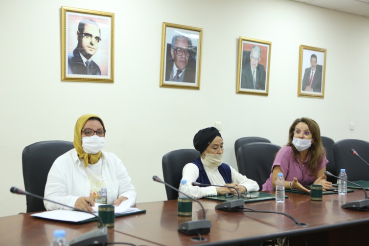 الأخ نزار بركة خلال استقباله لوفد عن ائتلاف "المناصفة دابا" يؤكد انخراط حزب الاستقلال في تحقيق هذا المطلب والحاجة لقطيعة مع واقع الحيف ضد المرأة المغربية الأخ نزار بركة خلال استقباله لوفد عن ائتلاف "المناصفة دابا" يؤكد انخراط حزب الاستقلال في تحقيق هذا المطلب والحاجة لقطيعة مع واقع الحيف ضد المرأة المغربية