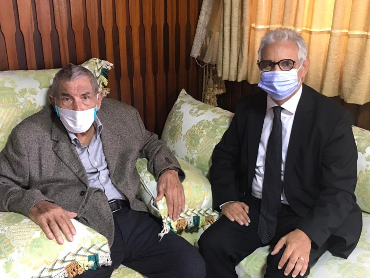 الأخ نزار بركة يحل ببيت المناضل الكبير والوطني الغيور الحاج علي قيوح بأكادير لتقديم واجب العزاء في وفاة زوجته الأخ نزار بركة يحل ببيت المناضل الكبير والوطني الغيور الحاج علي قيوح بأكادير لتقديم واجب العزاء في وفاة زوجته