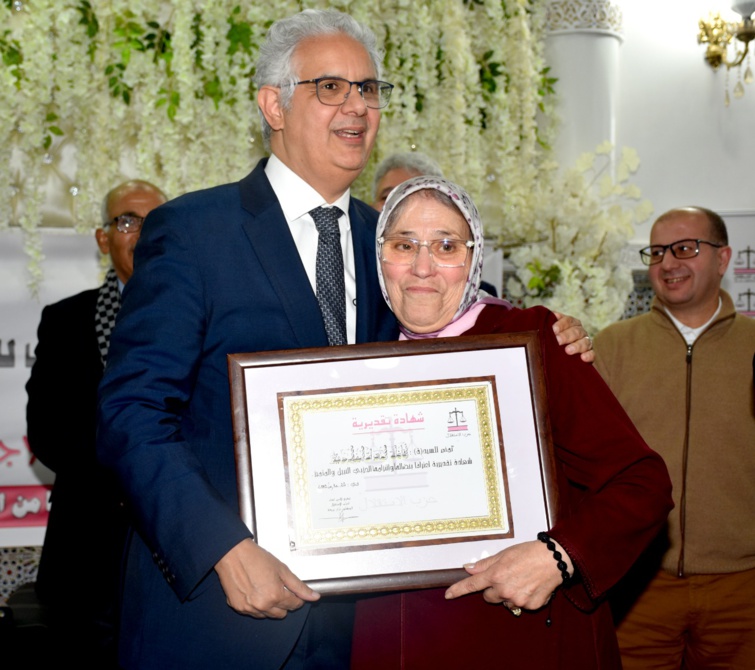 الأخ نزار بركة يقدم واجب العزاء للأسرة الكريمة للمناضلة الاستقلالية الغيورة المرحومة الأخت الزهرة اليملاحي