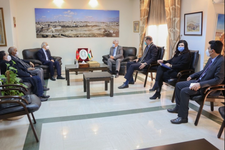 وفد استقلالي هام برئاسة الأخ نزار بركة في زيارة لسفارة دولة فلسطين لتأكيد الموقف المغربي الثابت والداعم للقضية الفلسطينية