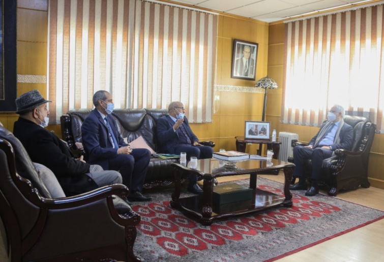 الأخ نزار بركة يستقبل السيد مولاي ابراهيم العثماني رئيس المجلس الإداري للتعاضدية العامة لموظفي الإدارات العمومية الأخ نزار بركة يستقبل السيد مولاي ابراهيم العثماني رئيس المجلس الإداري للتعاضدية العامة لموظفي الإدارات العمومية