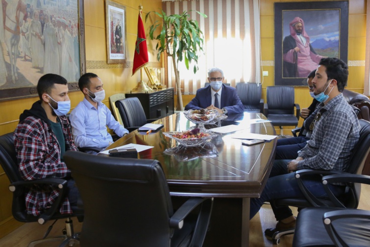 الأخ نزار بركة يستقبل لجنة الحوار المنبثقة عن التنسيقية الوطنية للأساتذة الذين فرض عليهم التعاقد الأخ نزار بركة يستقبل لجنة الحوار المنبثقة عن التنسيقية الوطنية للأساتذة الذين فرض عليهم التعاقد