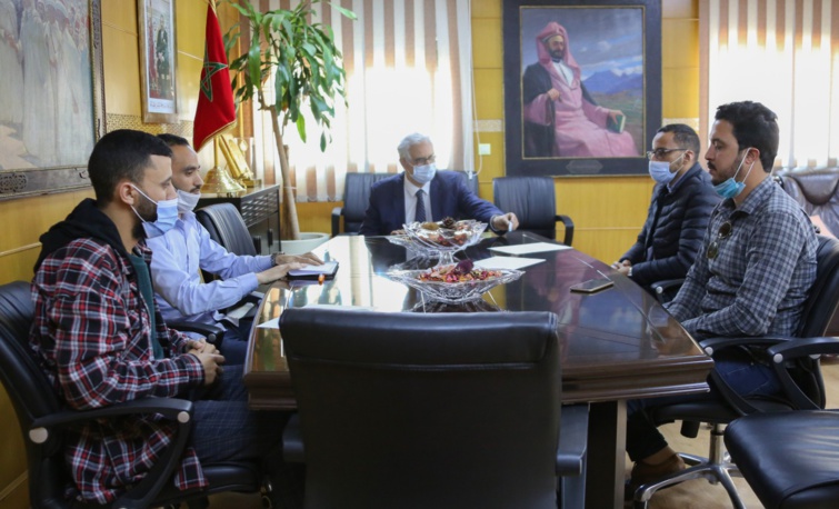 الأخ نزار بركة يستقبل لجنة الحوار المنبثقة عن التنسيقية الوطنية للأساتذة الذين فرض عليهم التعاقد الأخ نزار بركة يستقبل لجنة الحوار المنبثقة عن التنسيقية الوطنية للأساتذة الذين فرض عليهم التعاقد