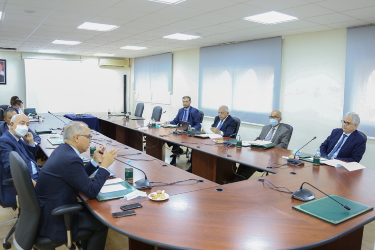 الأخ نزار بركة خلال استقباله لجنة النموذج التنموي.. التقرير العام للنموذج جاء متقاطعا مع الرؤى الذي اقترحها حزب الاستقلال في إطار تصوره التعادلي الأخ نزار بركة خلال استقباله لجنة النموذج التنموي.. التقرير العام للنموذج جاء متقاطعا مع الرؤى الذي اقترحها حزب الاستقلال في إطار تصوره التعادلي