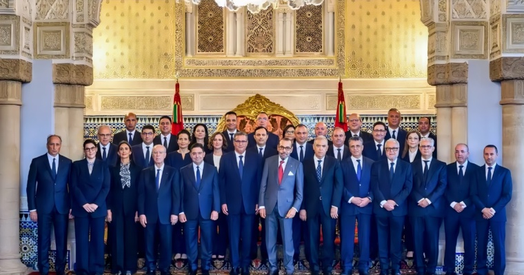 جلالة الملك يستقبل رئيس الحكومة وأعضاء الحكومة في صيغتها الجديدة بعد إعادة هيكلتها جلالة الملك يستقبل رئيس الحكومة وأعضاء الحكومة في صيغتها الجديدة بعد إعادة هيكلتها