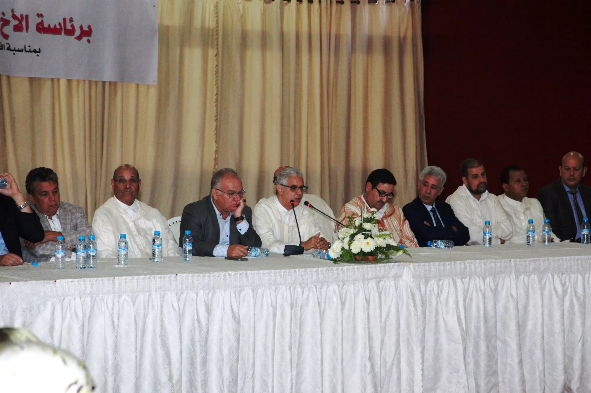 الأمين العام لحزب الاستقلال يترأس اجتماعا مشتركا للفريق الاستقلالي بمجلسي النواب والمستشارين الأمين العام لحزب الاستقلال يترأس اجتماعا مشتركا للفريق الاستقلالي بمجلسي النواب والمستشارين