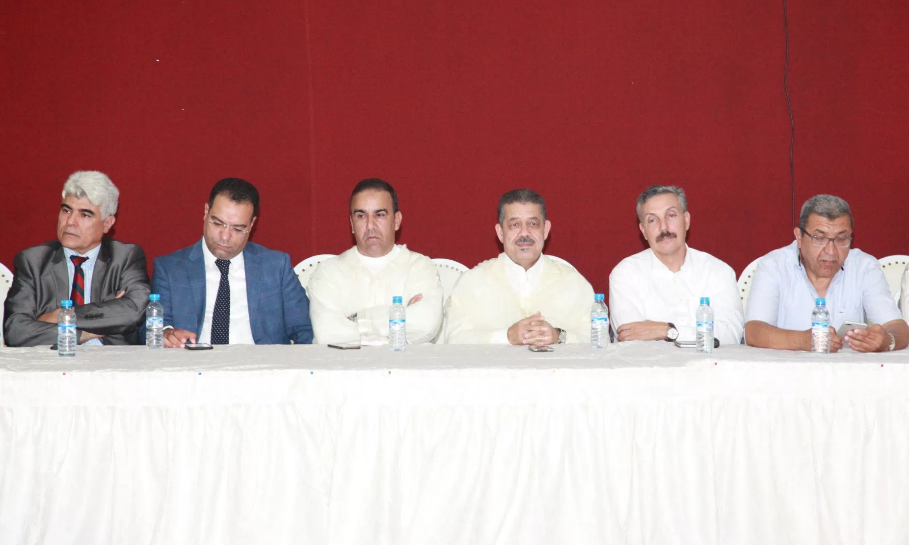 الأمين العام لحزب الاستقلال يترأس اجتماعا مشتركا للفريق الاستقلالي بمجلسي النواب والمستشارين الأمين العام لحزب الاستقلال يترأس اجتماعا مشتركا للفريق الاستقلالي بمجلسي النواب والمستشارين