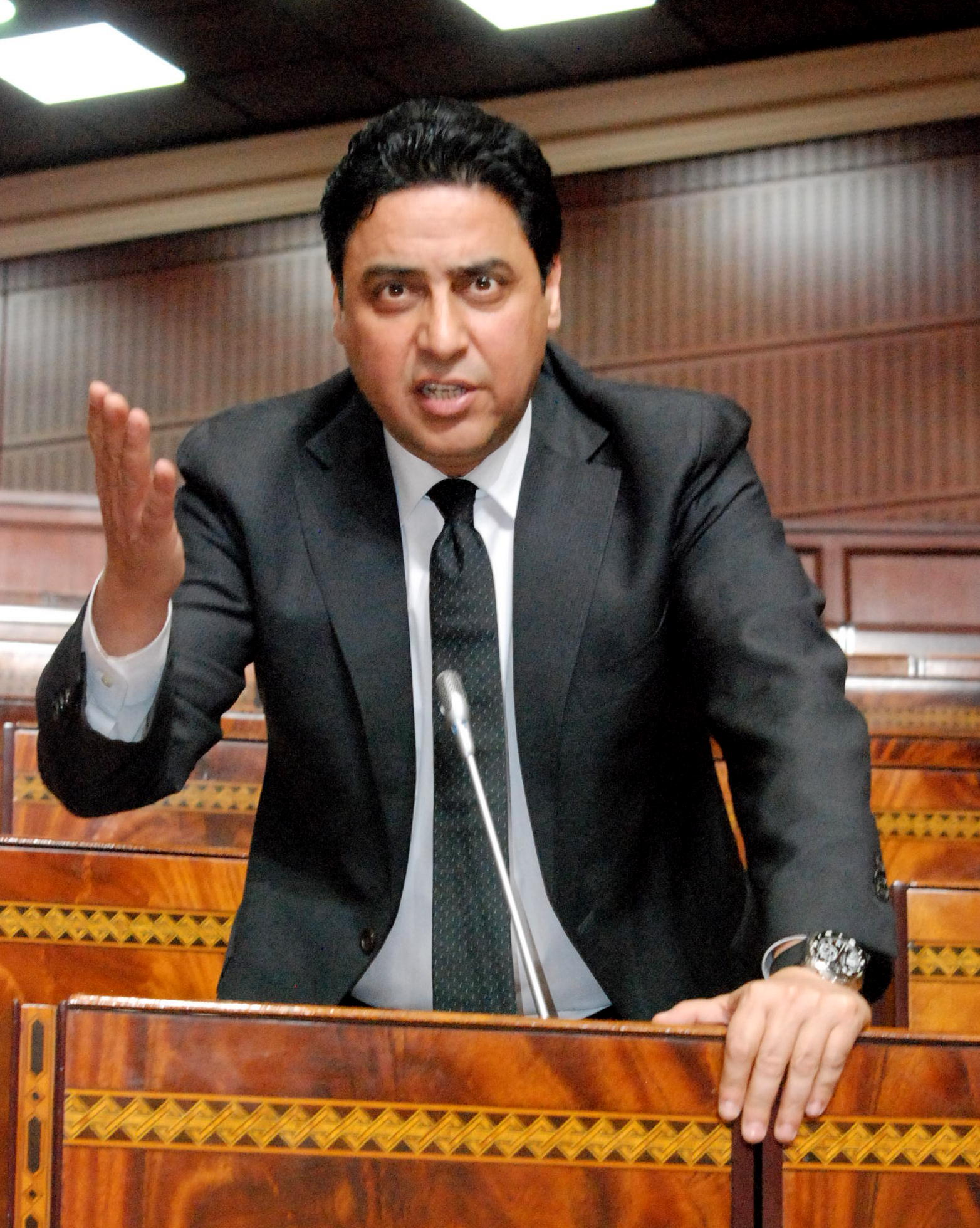 الأخ عمر احجيرة : تجديد دعوة رئيس الحكومة للاجتماع بمنتخبي الجهة الشرقية لتدارس تنمية المنطقة الأخ عمر احجيرة : تجديد دعوة رئيس الحكومة للاجتماع بمنتخبي الجهة الشرقية لتدارس تنمية المنطقة