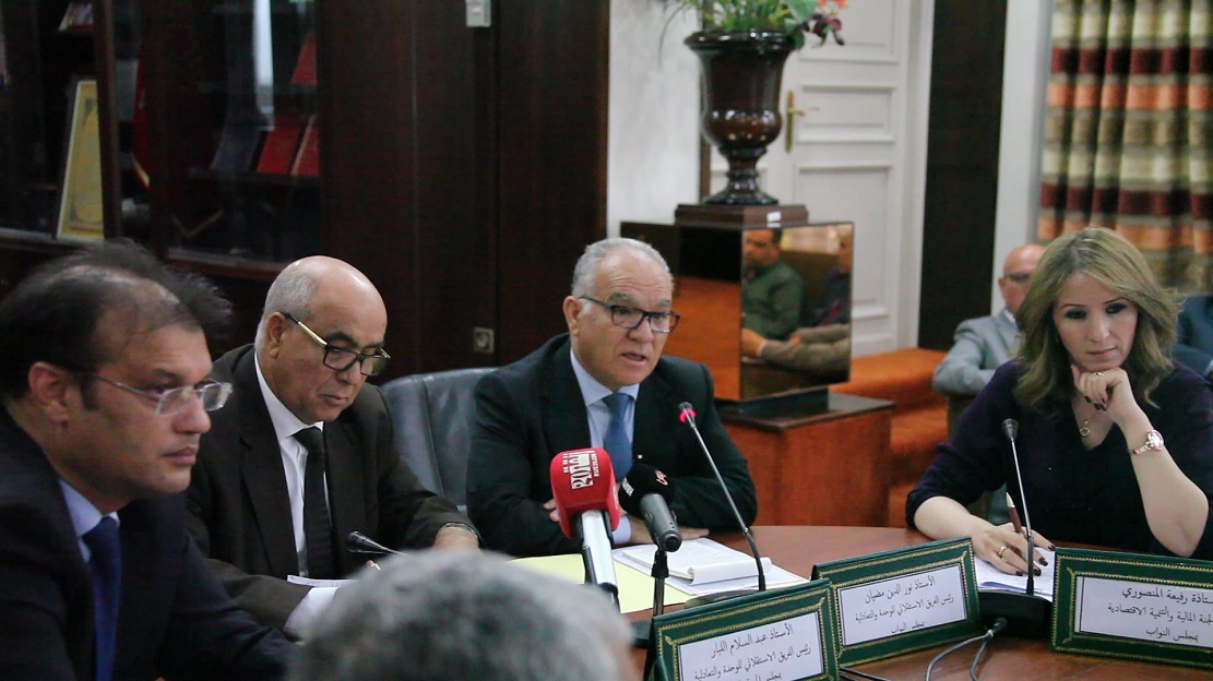 الفريق الاستقلالي يطالب الحكومة بالإسراع إلى تعديل القانون المالي 2018 الفريق الاستقلالي يطالب الحكومة بالإسراع إلى تعديل القانون المالي 2018