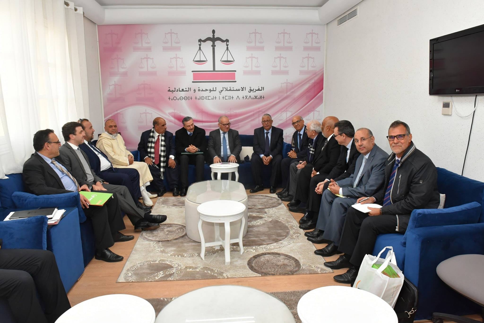 أعضاء الفيدرالية البيمهنية لقطاع الدواجن بالمغرب في ضيافة الفريق الاستقلالي بمجلس النواب أعضاء الفيدرالية البيمهنية لقطاع الدواجن بالمغرب في ضيافة الفريق الاستقلالي بمجلس النواب