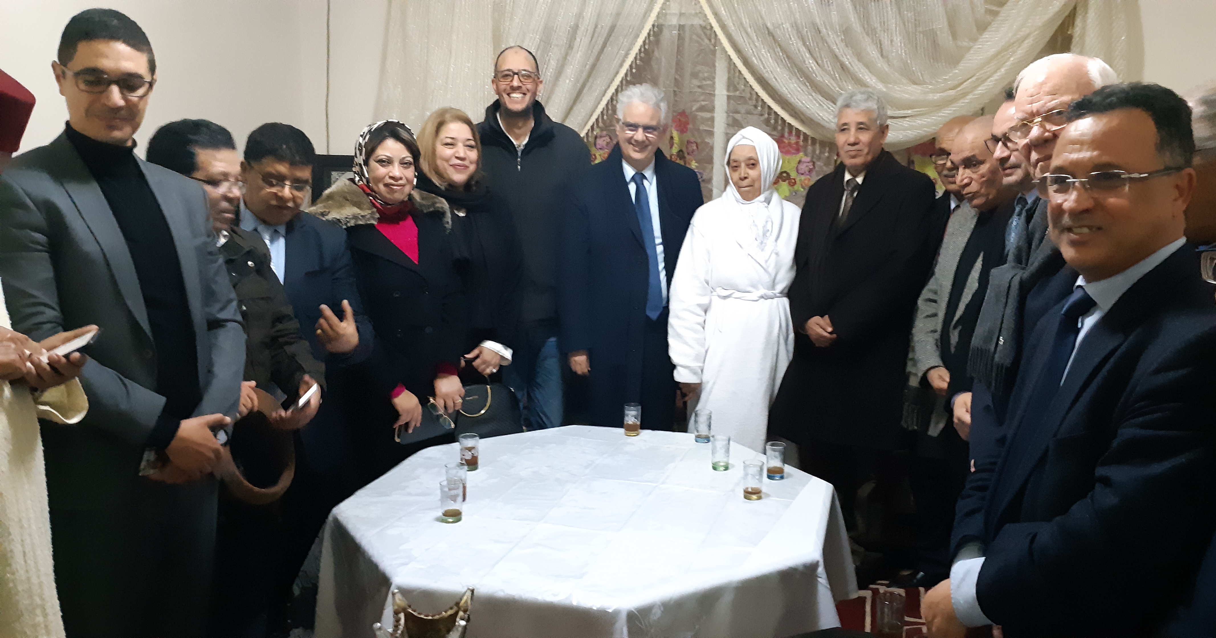 وفد استقلالي هام برئاسة الأخ الأمين العام يزور بيت الفقيد الأستاذ محمد الوليدي بمكناس ويقدم واجب العزاء والمواساة لأسرته