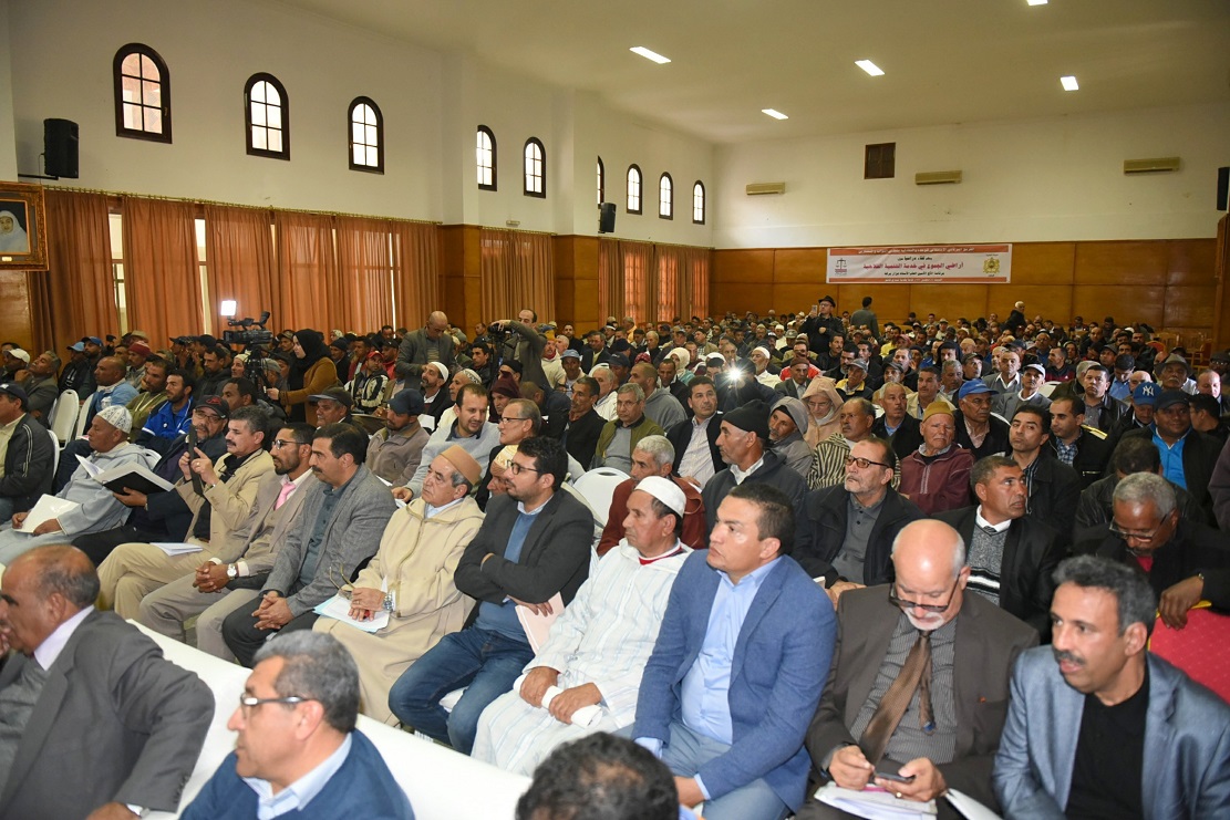 في اللقاء الدراسي للفريق الاستقلالي بالبرلمان حول موضوع "أراضي الجموع في خدمة التنمية الفلاحية" في اللقاء الدراسي للفريق الاستقلالي بالبرلمان حول موضوع "أراضي الجموع في خدمة التنمية الفلاحية"