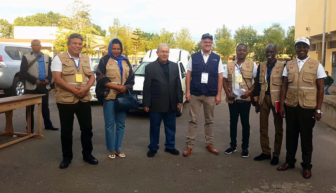 الأخ عبداللطيف أبدوح ضمن بعثة الاتحاد الإفريقي لمراقبة الدور الثاني للانتخابات الرئاسية في جمهورية مدغشقر الأخ عبداللطيف أبدوح ضمن بعثة الاتحاد الإفريقي لمراقبة الدور الثاني للانتخابات الرئاسية في جمهورية مدغشقر