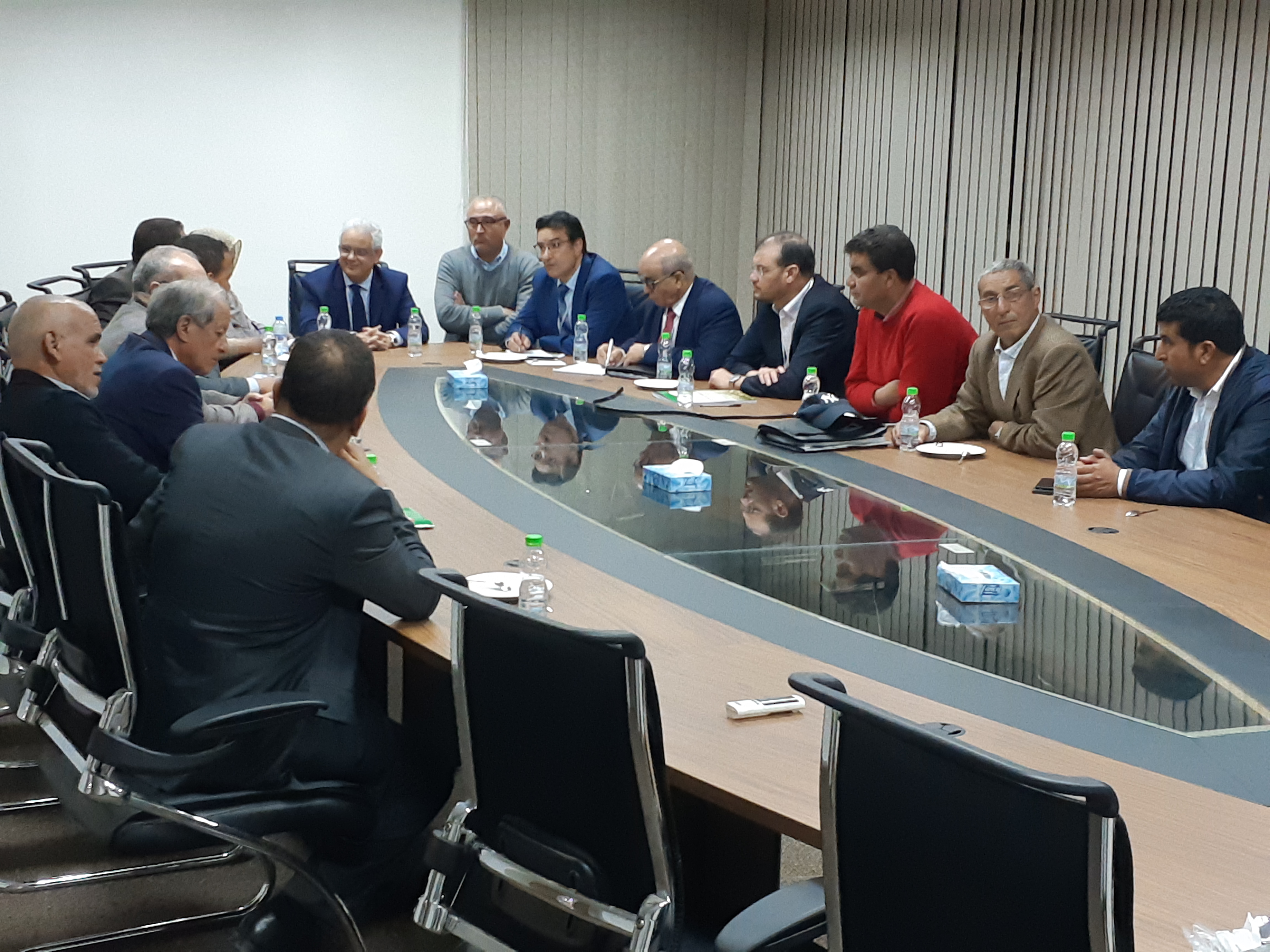 الأخ نزار بركة يعقد لقاءا تواصليا وتشاوريا هاما مع المستشارين الاستقلاليين بالغرف المهنية بجهة بني ملال - خنيفرة