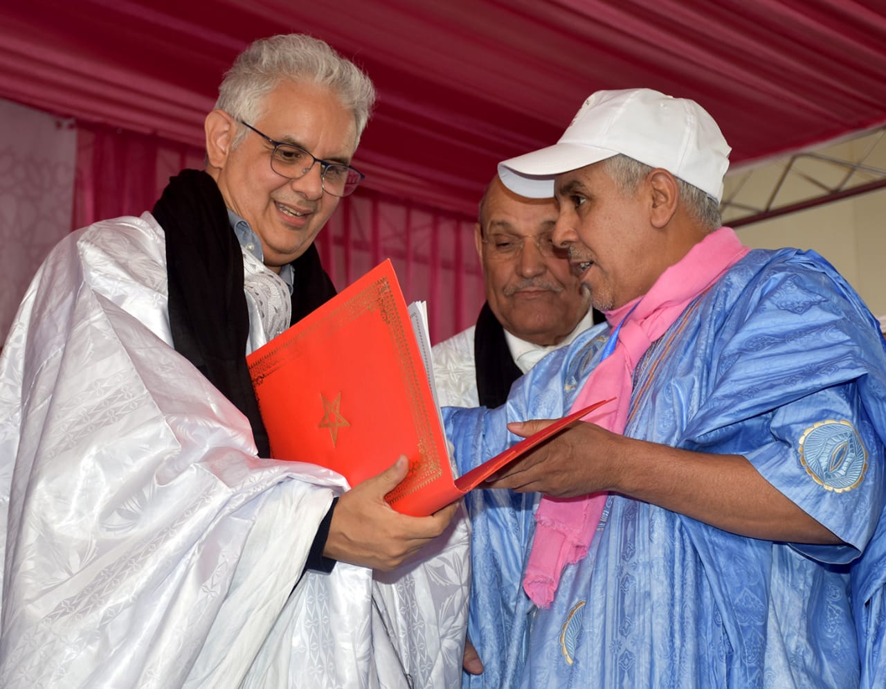 الأخ نزار بركة من السمارة.. يستعرض ثمار وآفاق النموذج التنموي الخاص بالأقاليم الجنوبية للمملكة ويدعو الحكومة إلى القطع مع نهج الازدواجية وتعطيل أوارش الإصلاح الأخ نزار بركة من السمارة.. يستعرض ثمار وآفاق النموذج التنموي الخاص بالأقاليم الجنوبية للمملكة ويدعو الحكومة إلى القطع مع نهج الازدواجية وتعطيل أوارش الإصلاح