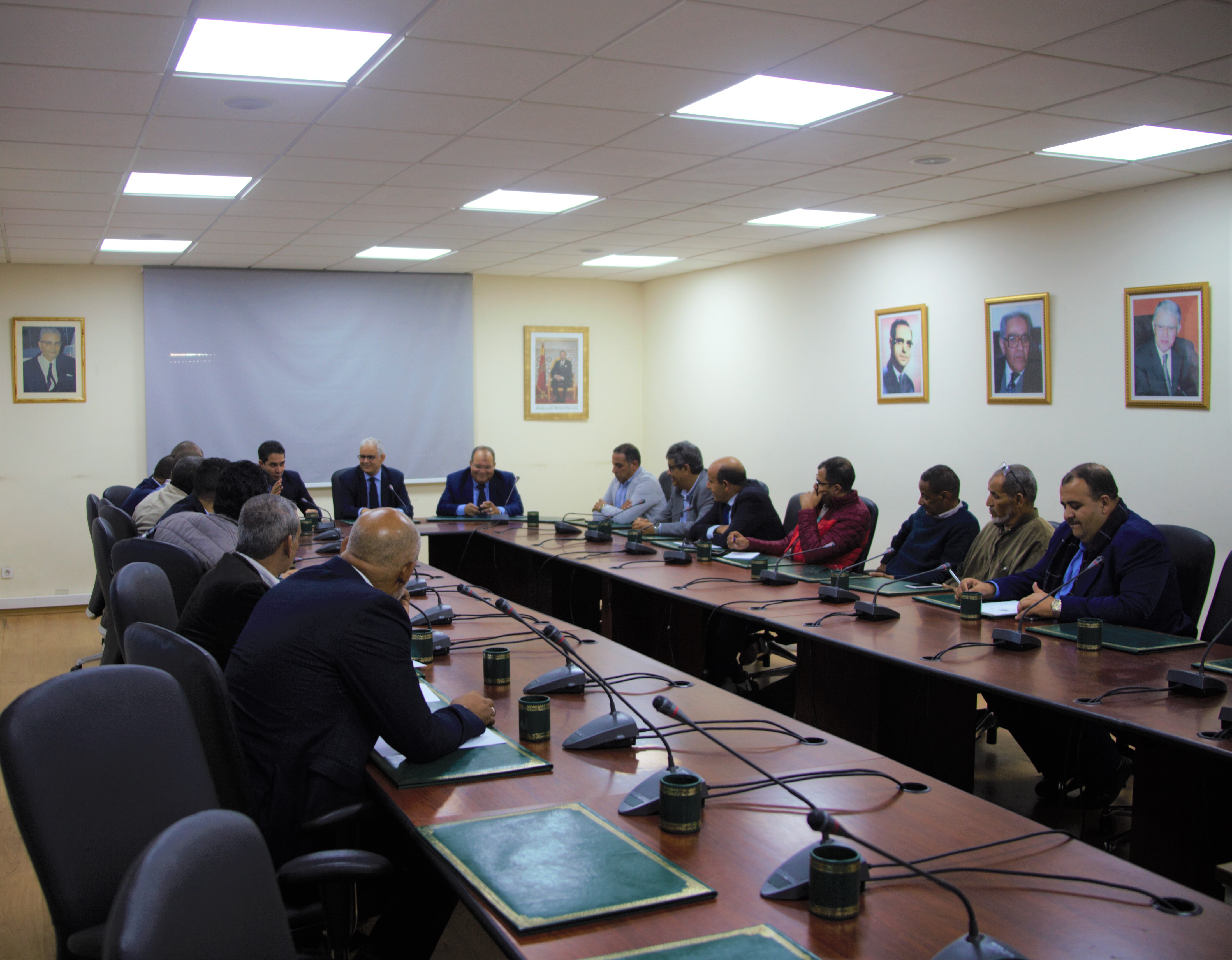 الأخ نزار بركة يستقبل مجموعة من رؤساء الهيئات والمنظمات الممثلة لقطاع النقل عبر الطرق والموانئ بالمغرب
