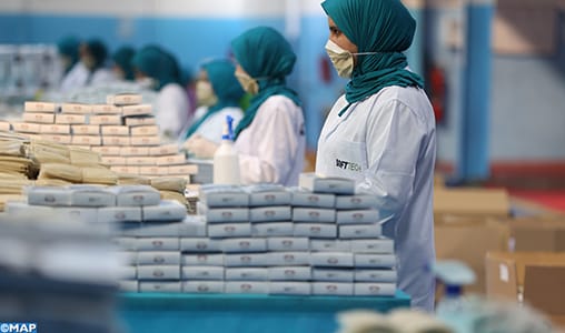 كوفيد-19.. وزارات الصحة والصناعة والشغل تحث أرباب ومسيري المقاولات والوحدات الصناعية والإنتاجية على تعزيز التدابير الوقائية والاحترازية