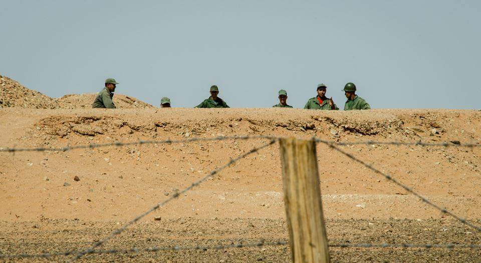 في تدخل ميداني مسؤول.. القوات المسلحة الملكية تقيم حزاما أمنيا لتأمين تدفق السلع والأفراد عبر المنطقة العازلة للكركرات
