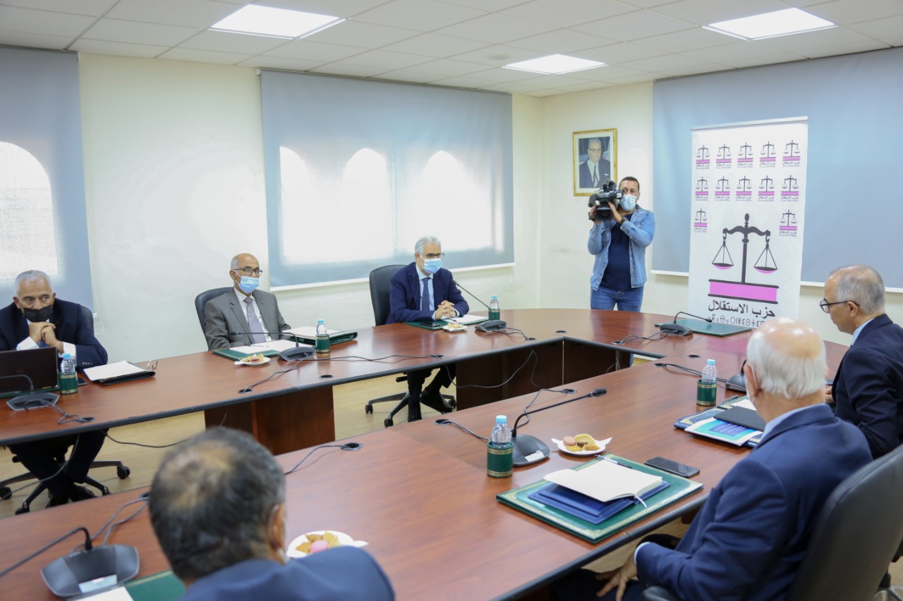 الأخ نزار بركة خلال استقباله لجنة النموذج التنموي.. التقرير العام للنموذج جاء متقاطعا مع الرؤى الذي اقترحها حزب الاستقلال في إطار تصوره التعادلي الأخ نزار بركة خلال استقباله لجنة النموذج التنموي.. التقرير العام للنموذج جاء متقاطعا مع الرؤى الذي اقترحها حزب الاستقلال في إطار تصوره التعادلي