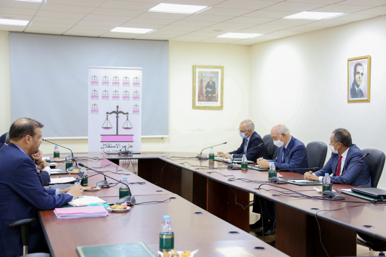 الأخ نزار بركة خلال استقباله لجنة النموذج التنموي.. التقرير العام للنموذج جاء متقاطعا مع الرؤى الذي اقترحها حزب الاستقلال في إطار تصوره التعادلي الأخ نزار بركة خلال استقباله لجنة النموذج التنموي.. التقرير العام للنموذج جاء متقاطعا مع الرؤى الذي اقترحها حزب الاستقلال في إطار تصوره التعادلي