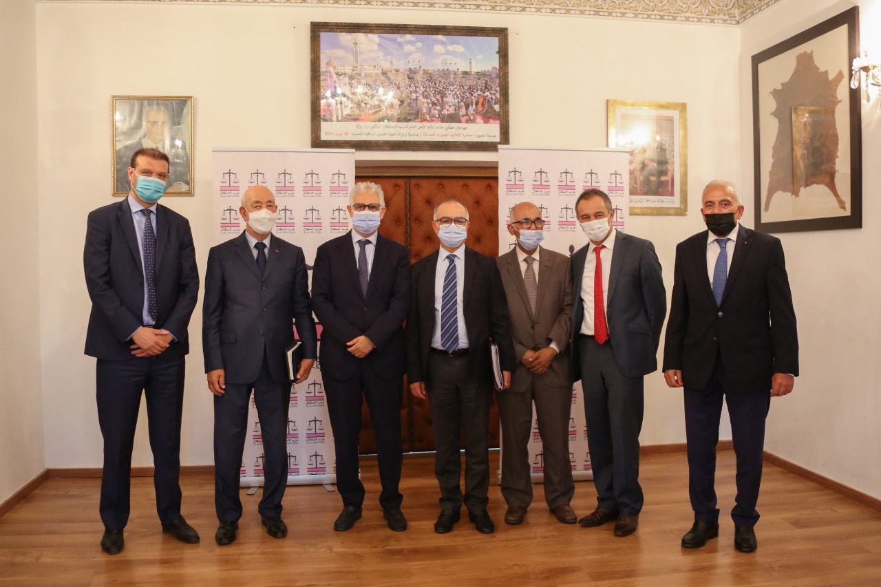 الأخ نزار بركة خلال استقباله لجنة النموذج التنموي.. التقرير العام للنموذج جاء متقاطعا مع الرؤى الذي اقترحها حزب الاستقلال في إطار تصوره التعادلي الأخ نزار بركة خلال استقباله لجنة النموذج التنموي.. التقرير العام للنموذج جاء متقاطعا مع الرؤى الذي اقترحها حزب الاستقلال في إطار تصوره التعادلي