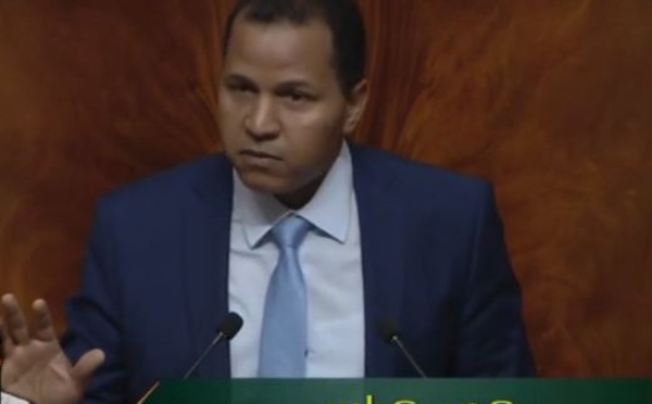 عمر عباسي : السياسة العامة للشباب يجب أن ترتكز على توفي الشغل والكرامة