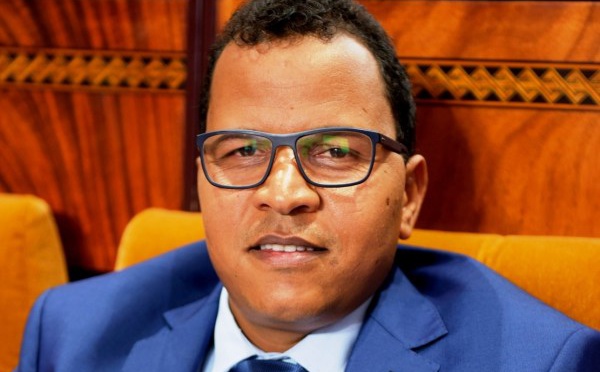 الاخ عمر عباسي : تعطيل الحكومة لقانون الأمازيغية ومجلس اللغات مخالفة صريحة للدستور