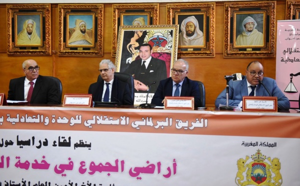 في اللقاء الدراسي للفريق الاستقلالي بالبرلمان حول موضوع "أراضي الجموع في خدمة التنمية الفلاحية"