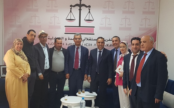 مسيرو الوكالات البريدية بالعالم القروي يناقشون أوضاعهم المهنية والاجتماعية مع الفريق الاستقلالي