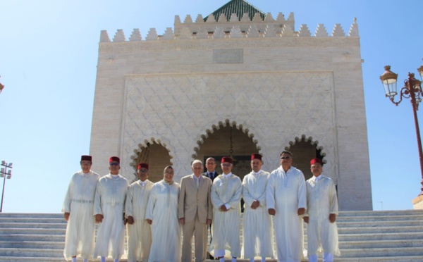 وفد من قيادة حزب الاستقلال برئاسة الأخ الأمين العام يترحم على الروح الطاهرة لجلالة المغفور له الملك محمد الخامس وعلى أرواح شهداء الحرية والاستقلال