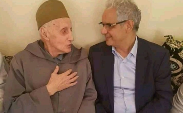 الأخ نزار بركة يقدم واجب العزاء في المجاهد الكبير والوطني الغيور الحاج عبدالله الزجلي