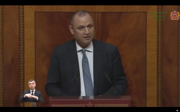 الأخ  رياض مزور وزير الصناعة والتجارة.. يؤكد أن "التاجر الصغير" الذي يمول المغاربة من خلال "الكارني" له دور اجتماعي جد مهم ويحتاج إلى الدعم لأنه يواجه منافسة قوية من طرف التاجر الكبير والوزارة تعمل على إحداث قانون لضبط الخريطة التجارية
