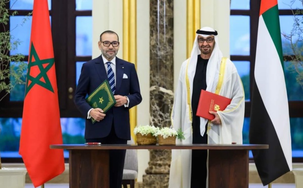 جلالة الملك ورئيس دولة الإمارات العربية المتحدة يوقعان بأبوظبي إعلان “نحو شراكة مبتكرة ومتجددة وراسخة بين المملكة المغربية ودولة الإمارات العربية المتحدة”
