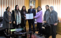 الأخ الأمين العام لحزب الاستقلال يتسلم تصور  فتيات الانبعاث حول مكانة الشابة والمرأة في النموذج التنموي الجديد الأخ الأمين العام لحزب الاستقلال يتسلم تصور  فتيات الانبعاث حول مكانة الشابة والمرأة في النموذج التنموي الجديد